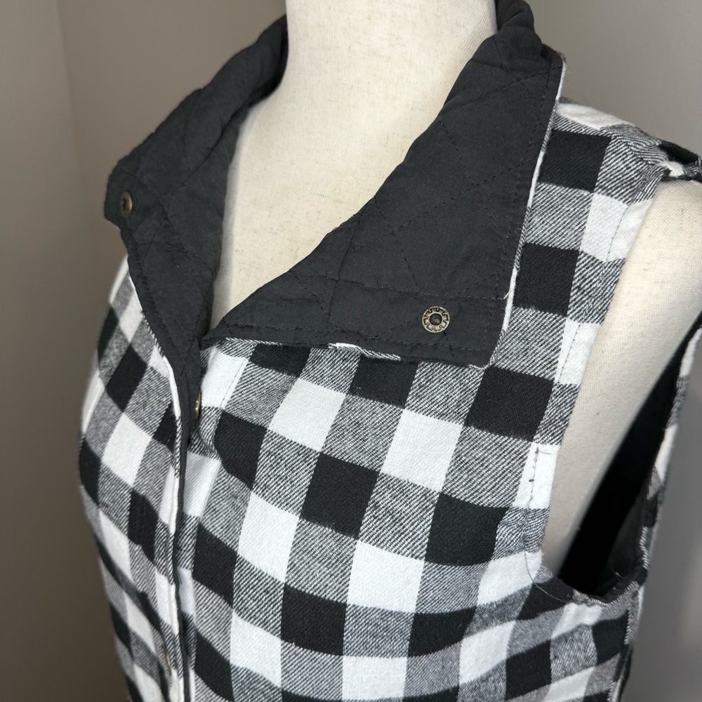 Sunshine & Rodeos Sleeveless Buffalo Plaid Vest – Size Small - Picture 2 of 6